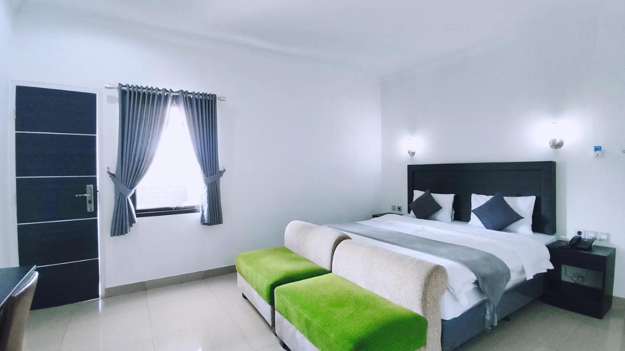 Charaka Residence Banjarnegara Eksteriør billede
